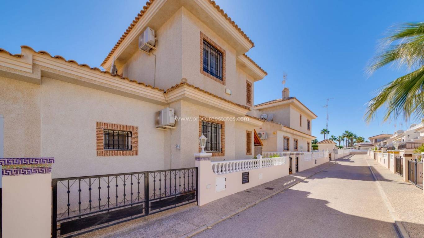 Resale - Apartment - Orihuela Costa - Montezenia