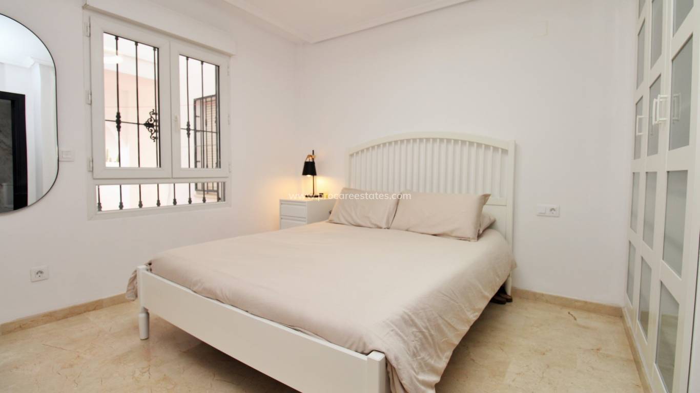 Resale - Apartment - Orihuela Costa - Villamartin