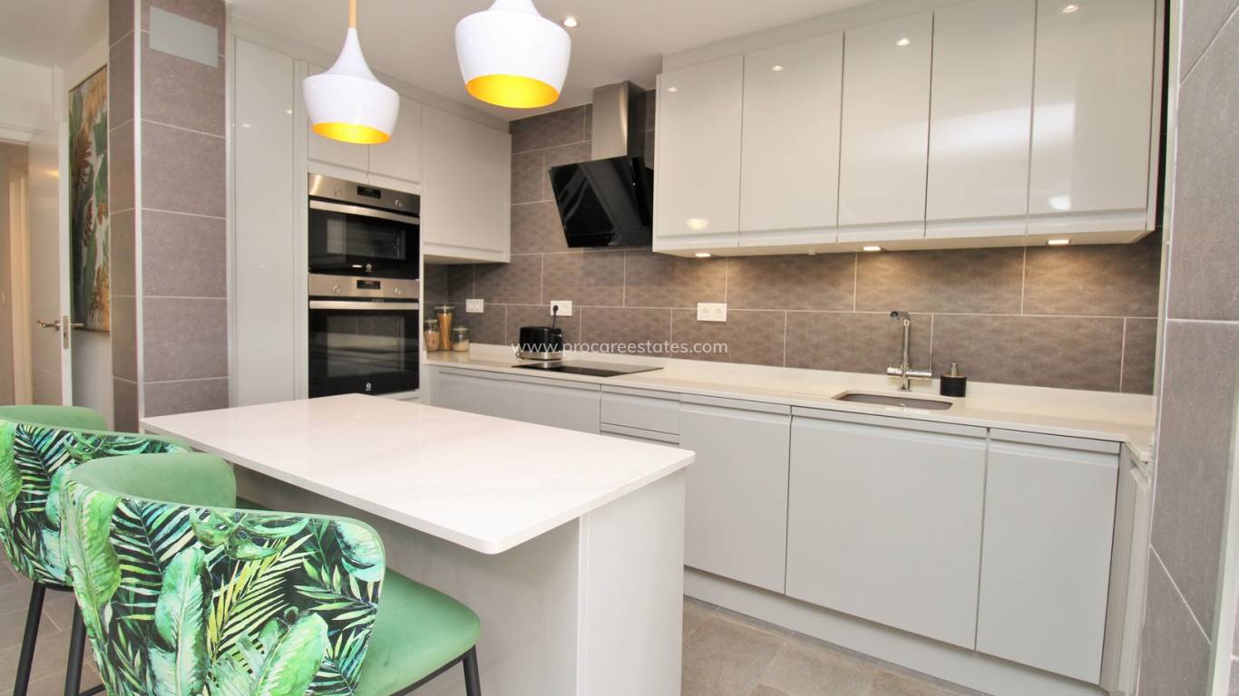 Resale - Apartment - Orihuela Costa - Villamartin