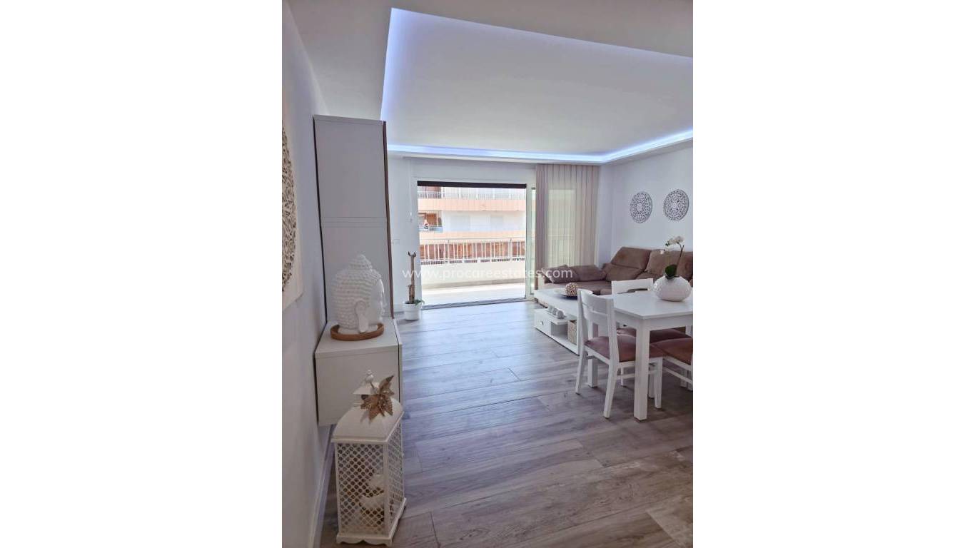 Resale - Apartment - Torrevieja - Acequion