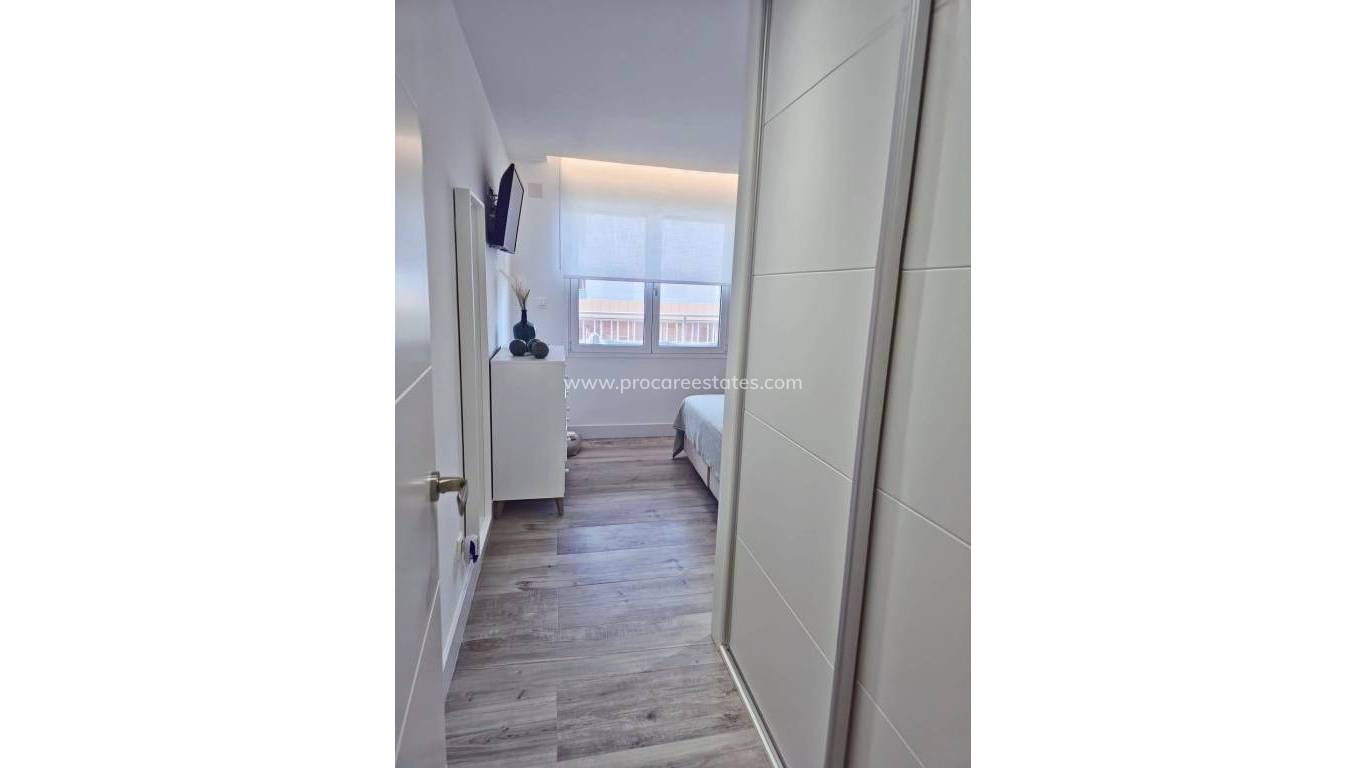 Resale - Apartment - Torrevieja - Acequion