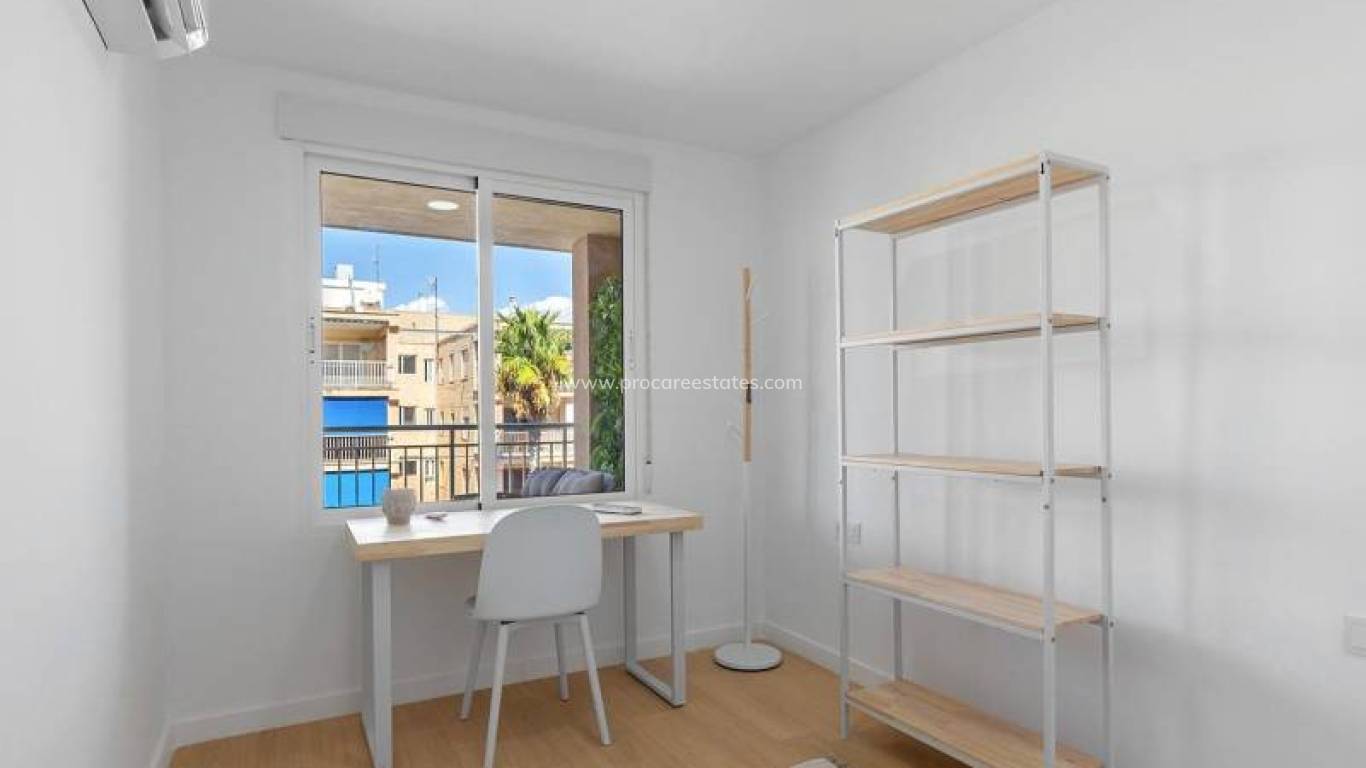 Resale - Apartment - Torrevieja - Acequion