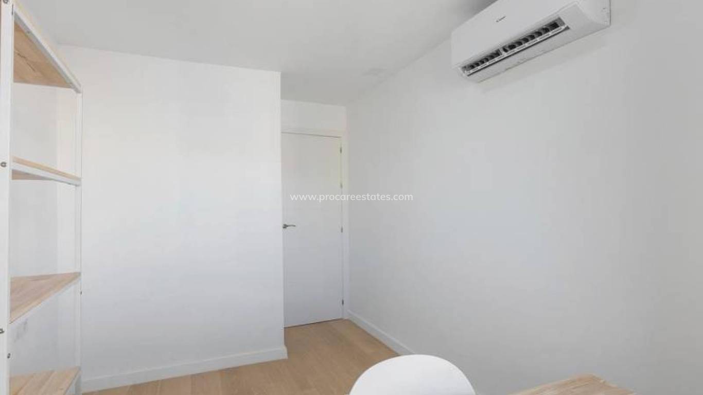 Resale - Apartment - Torrevieja - Acequion