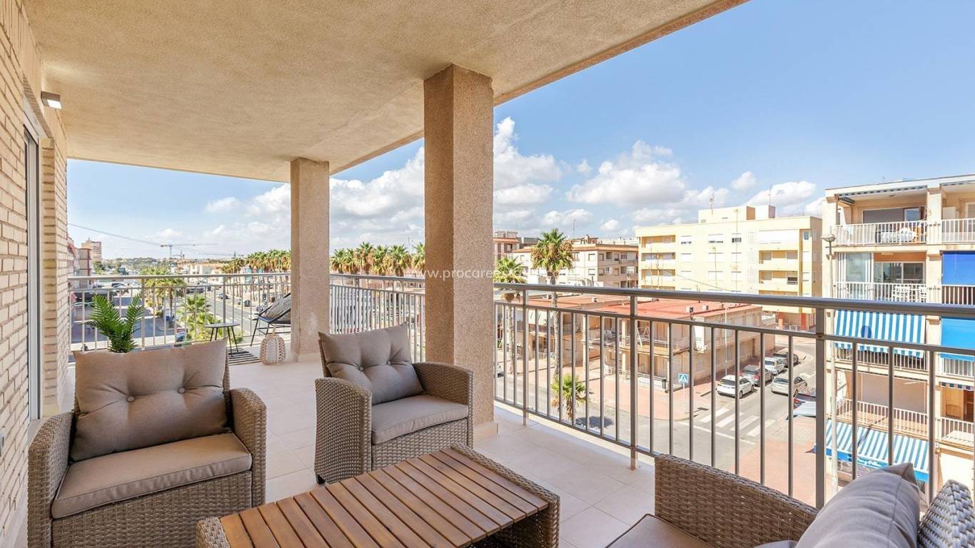 Resale - Apartment - Torrevieja - Acequion