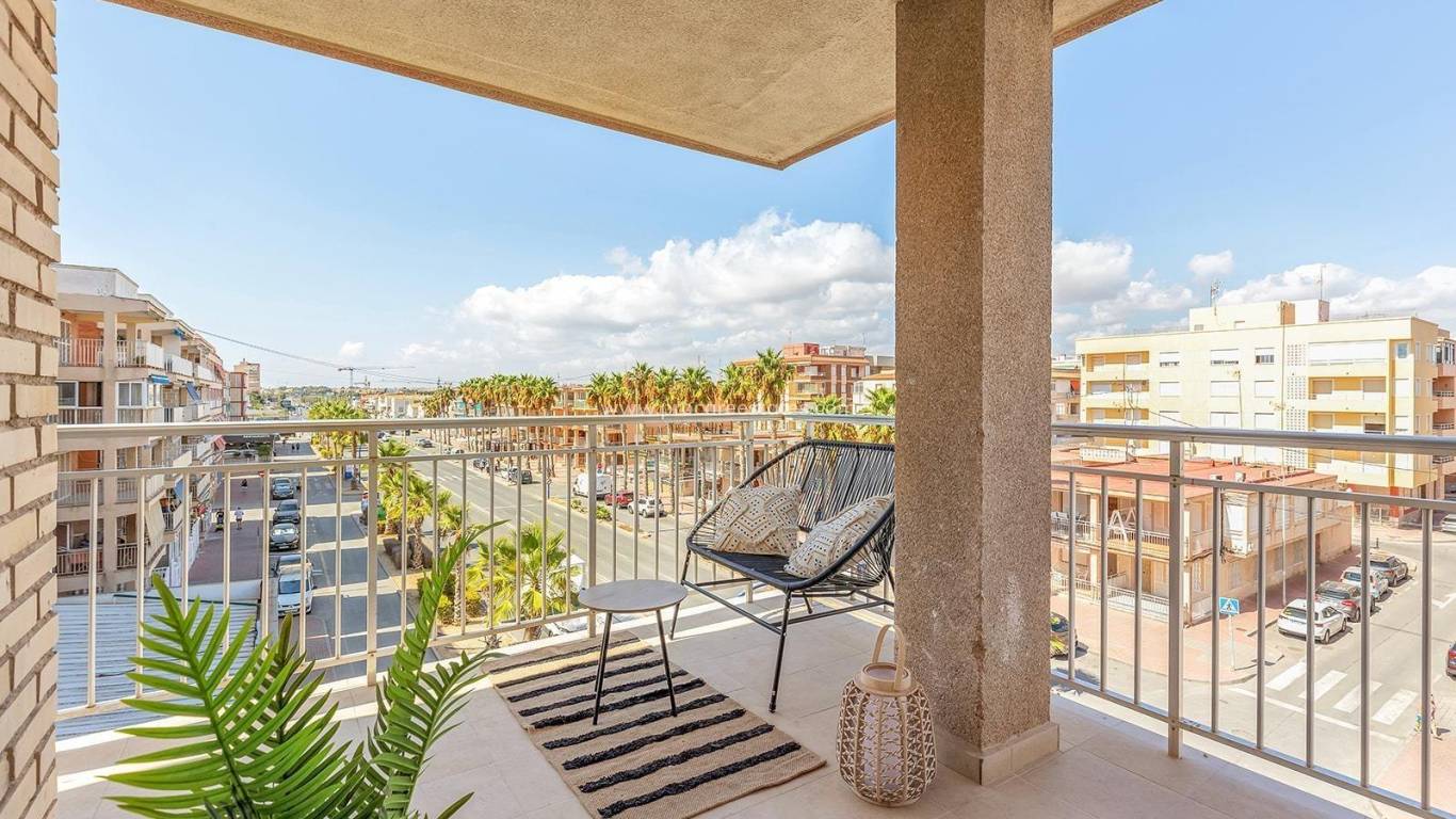 Resale - Apartment - Torrevieja - Acequion