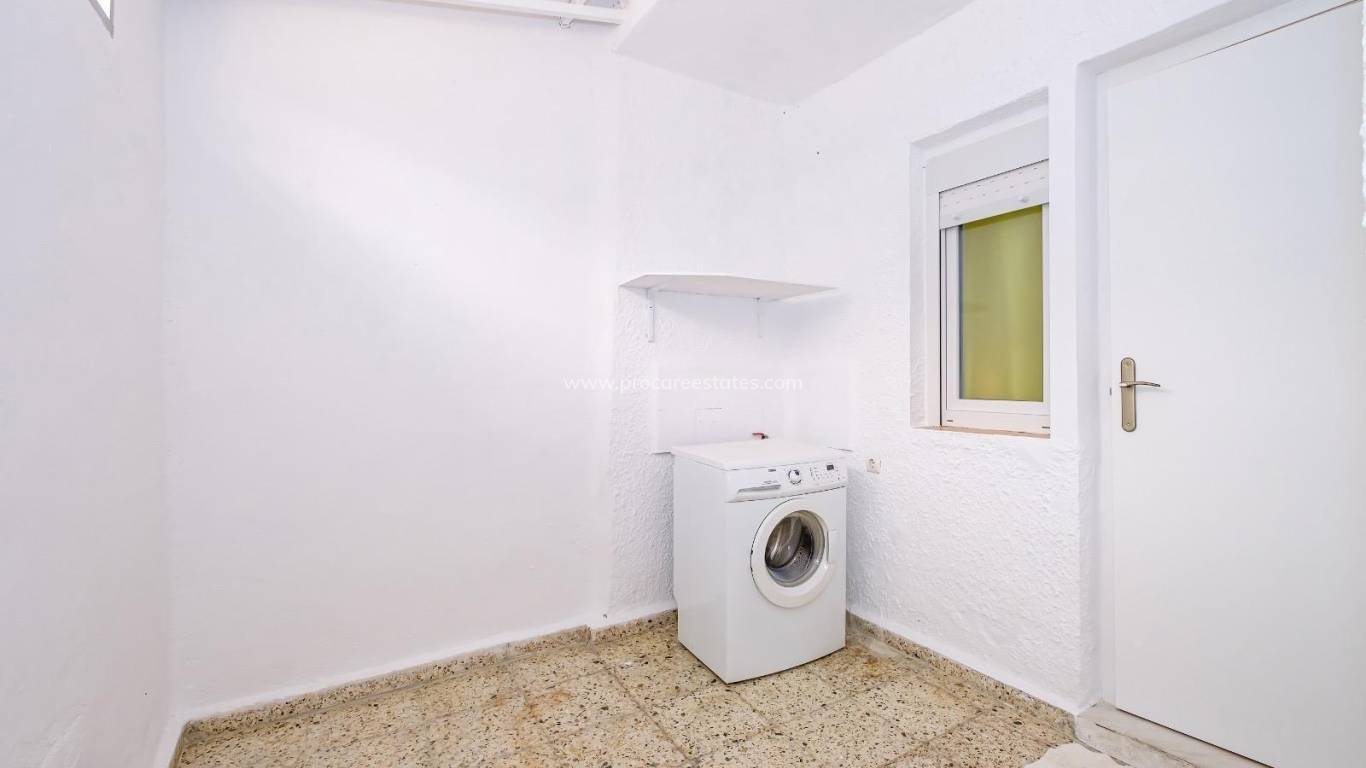 Resale - Apartment - Torrevieja - Acequion