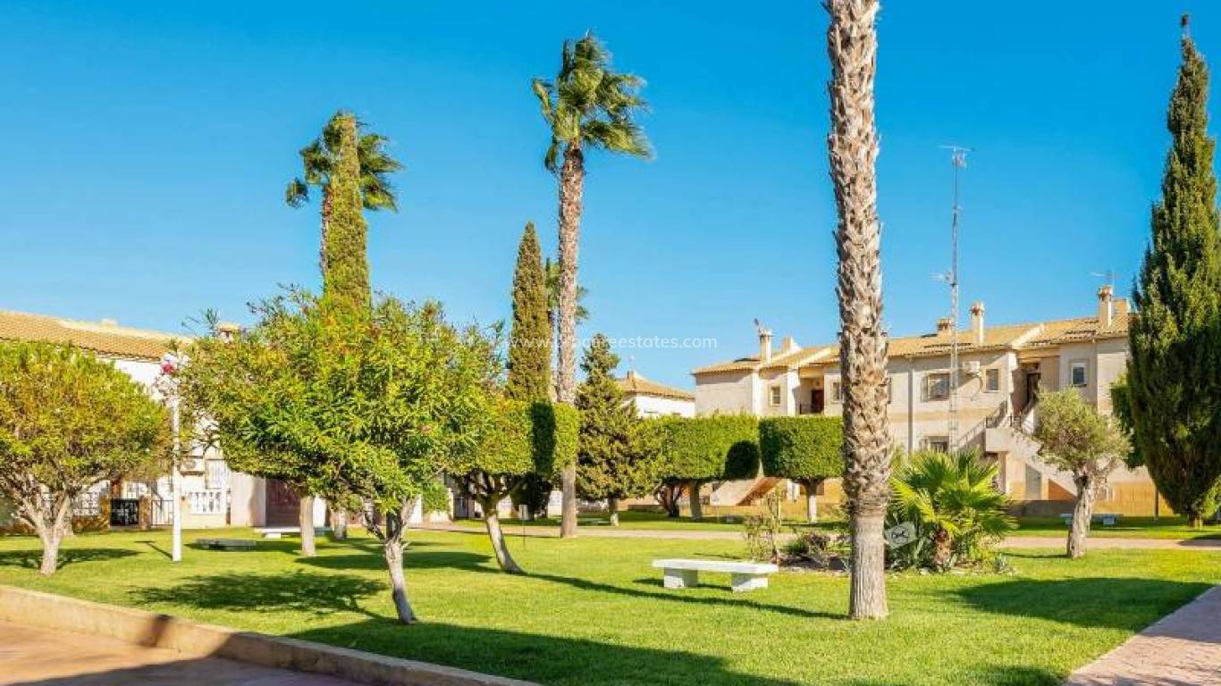 Resale - Apartment - Torrevieja - Acequion