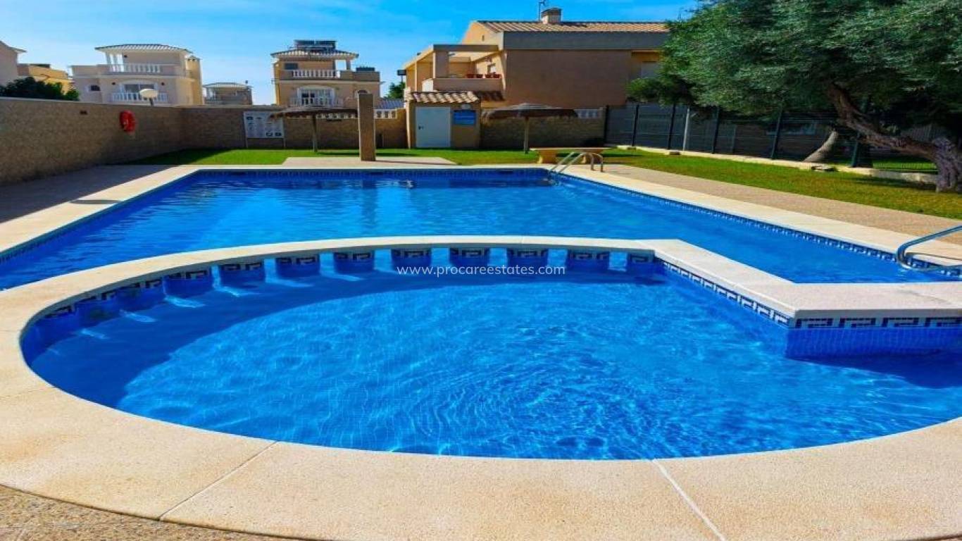 Resale - Apartment - Torrevieja - Acequion