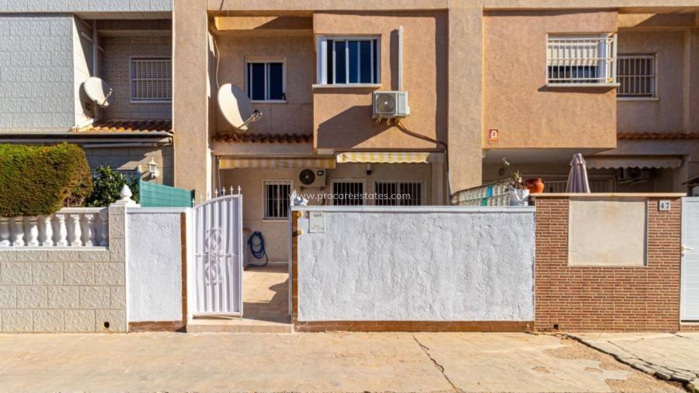 Resale - Apartment - Torrevieja - Acequion