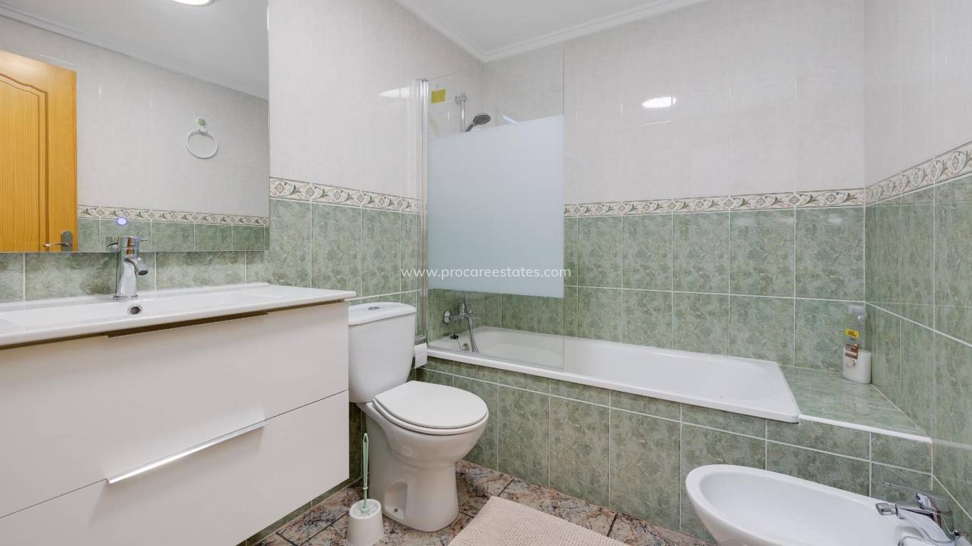 Resale - Apartment - Torrevieja - Acequion