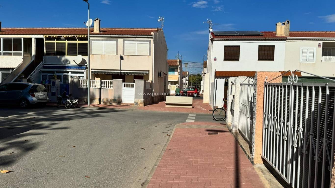 Resale - Apartment - Torrevieja - Acequion