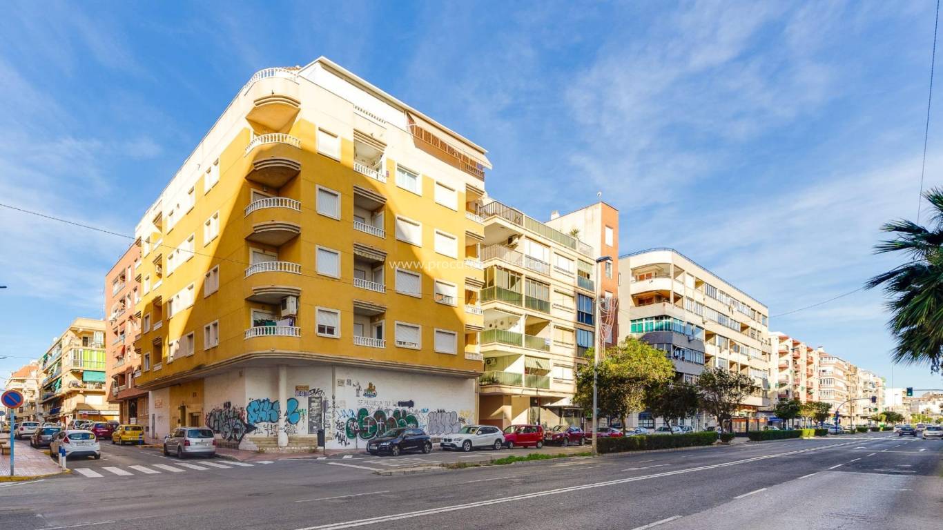 Resale - Apartment - Torrevieja - Acequion