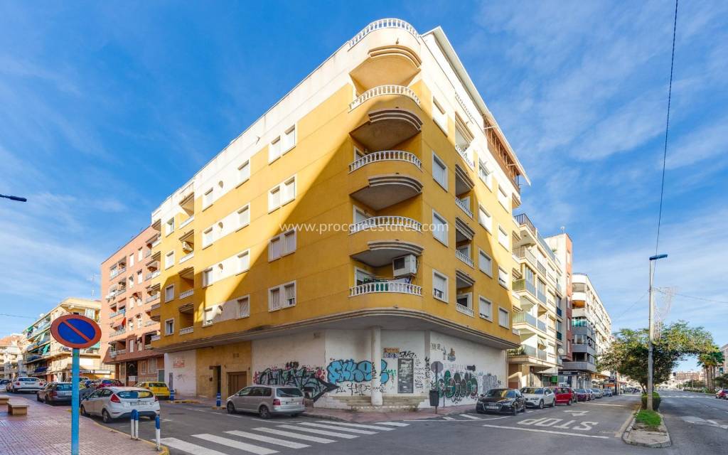 Resale - Apartment - Torrevieja - Acequion