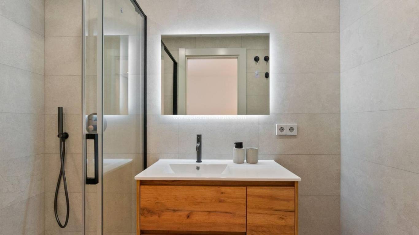 Resale - Apartment - Torrevieja - Acequion