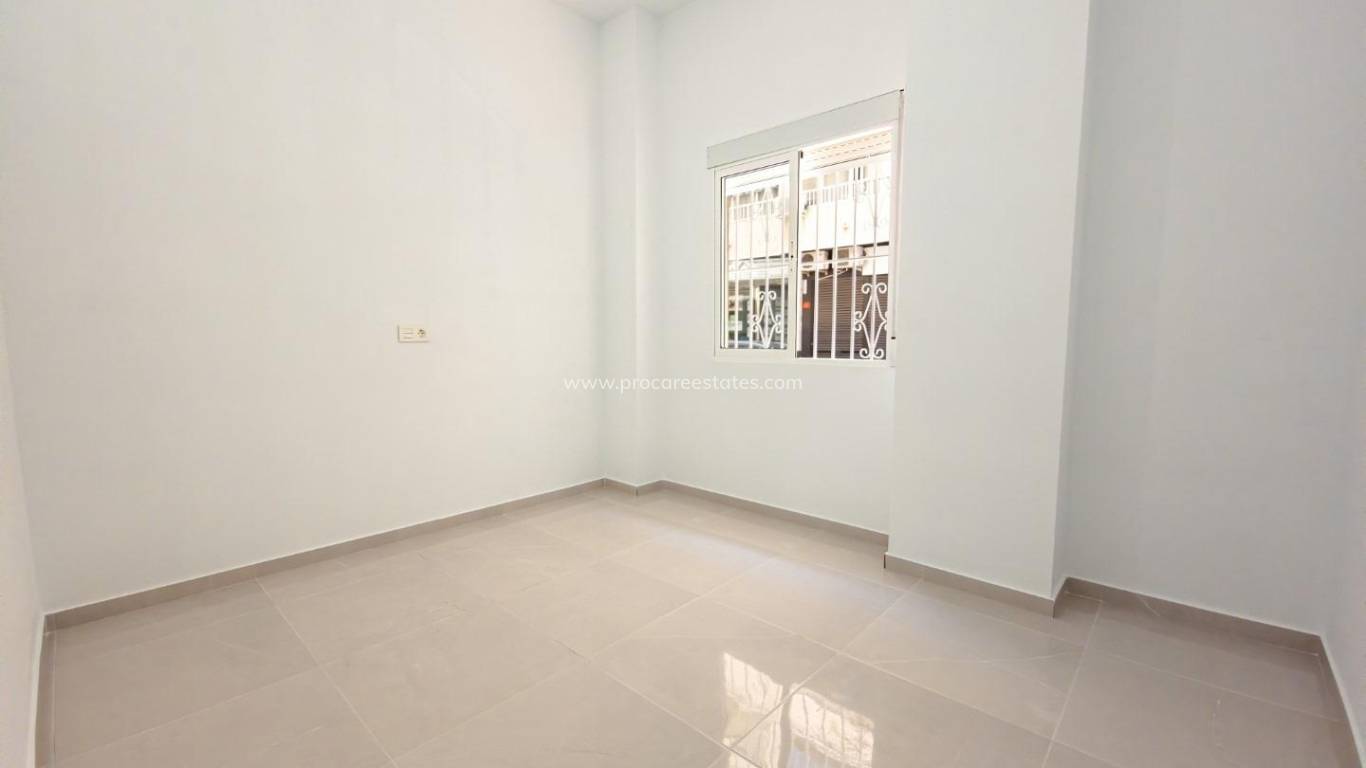 Resale - Apartment - Torrevieja - Acequion