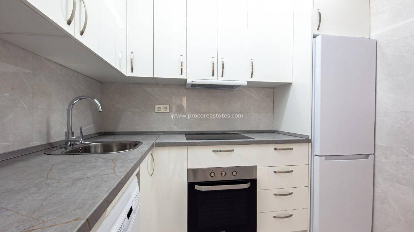 Resale - Apartment - Torrevieja - Acequion