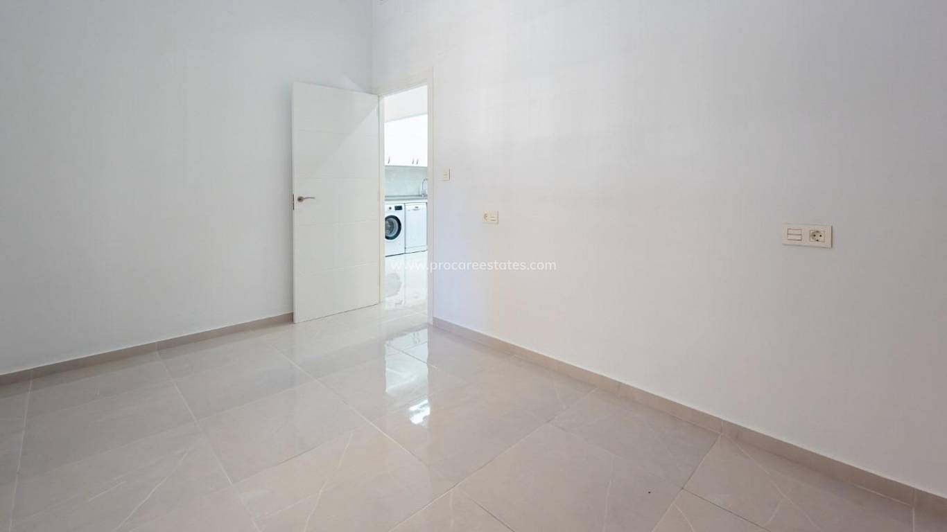Resale - Apartment - Torrevieja - Acequion