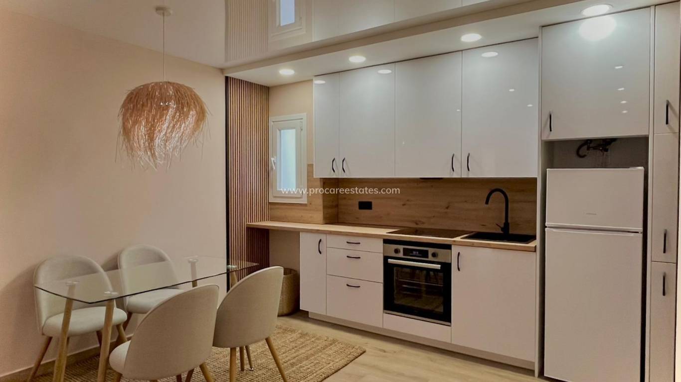 Resale - Apartment - Torrevieja - Acequion