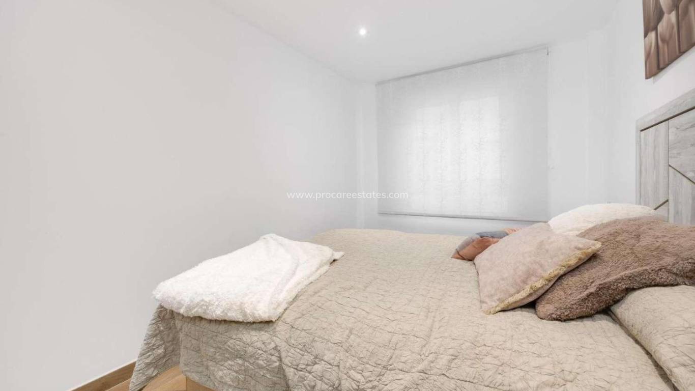 Resale - Apartment - Torrevieja - Acequion