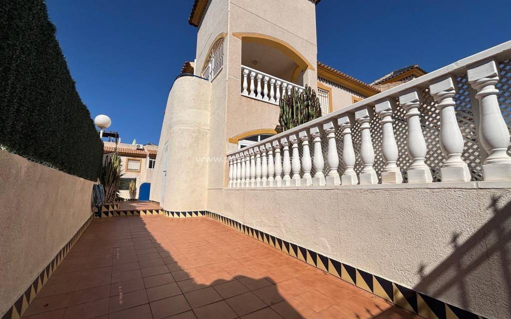 Resale - Apartment - Torrevieja - Acequion
