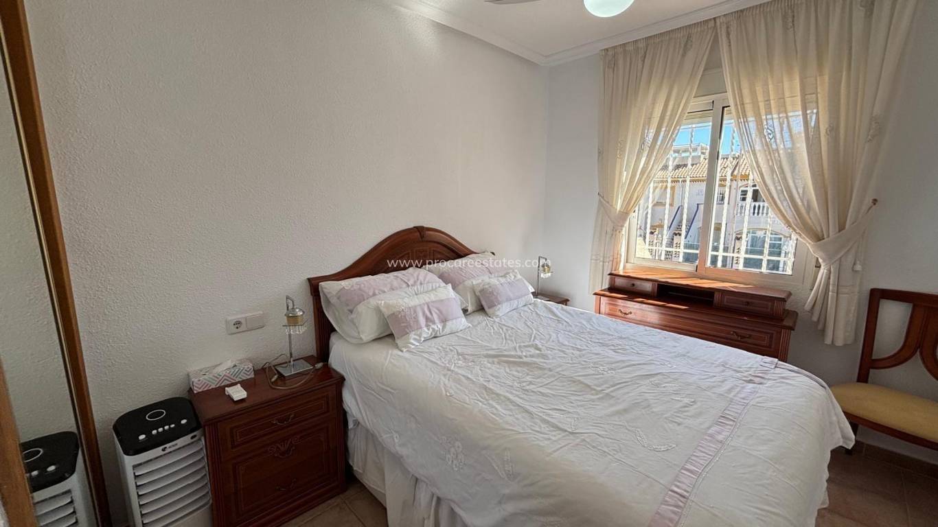 Resale - Apartment - Torrevieja - Acequion