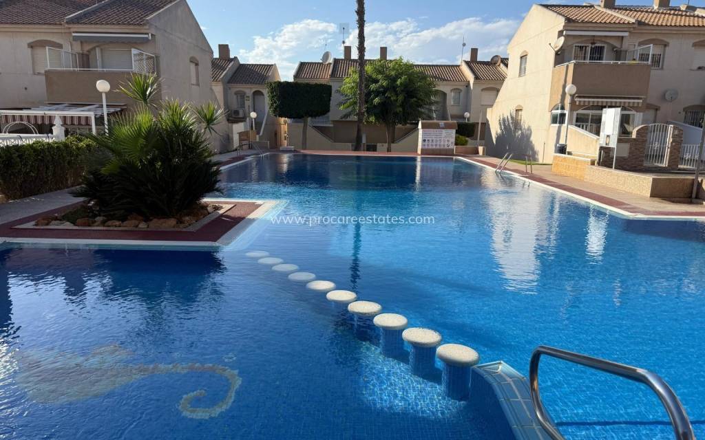 Resale - Apartment - Torrevieja - Acequion