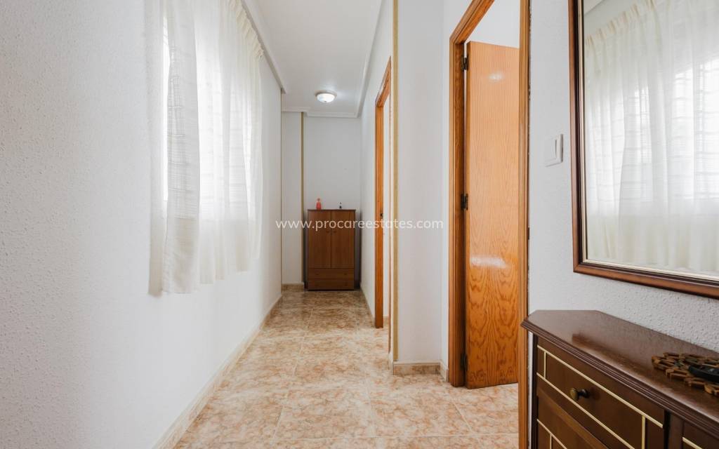 Resale - Apartment - Torrevieja - Acequion