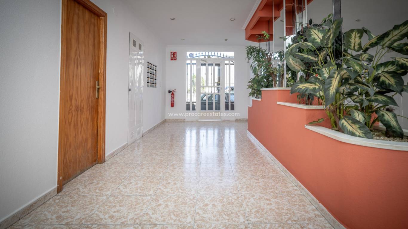 Resale - Apartment - Torrevieja - Acequion