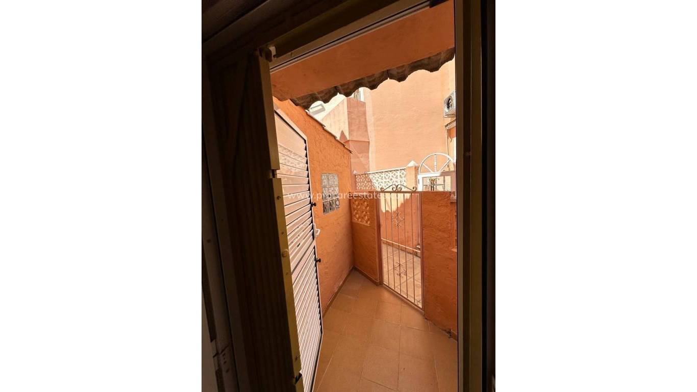 Resale - Apartment - Torrevieja - Acequion