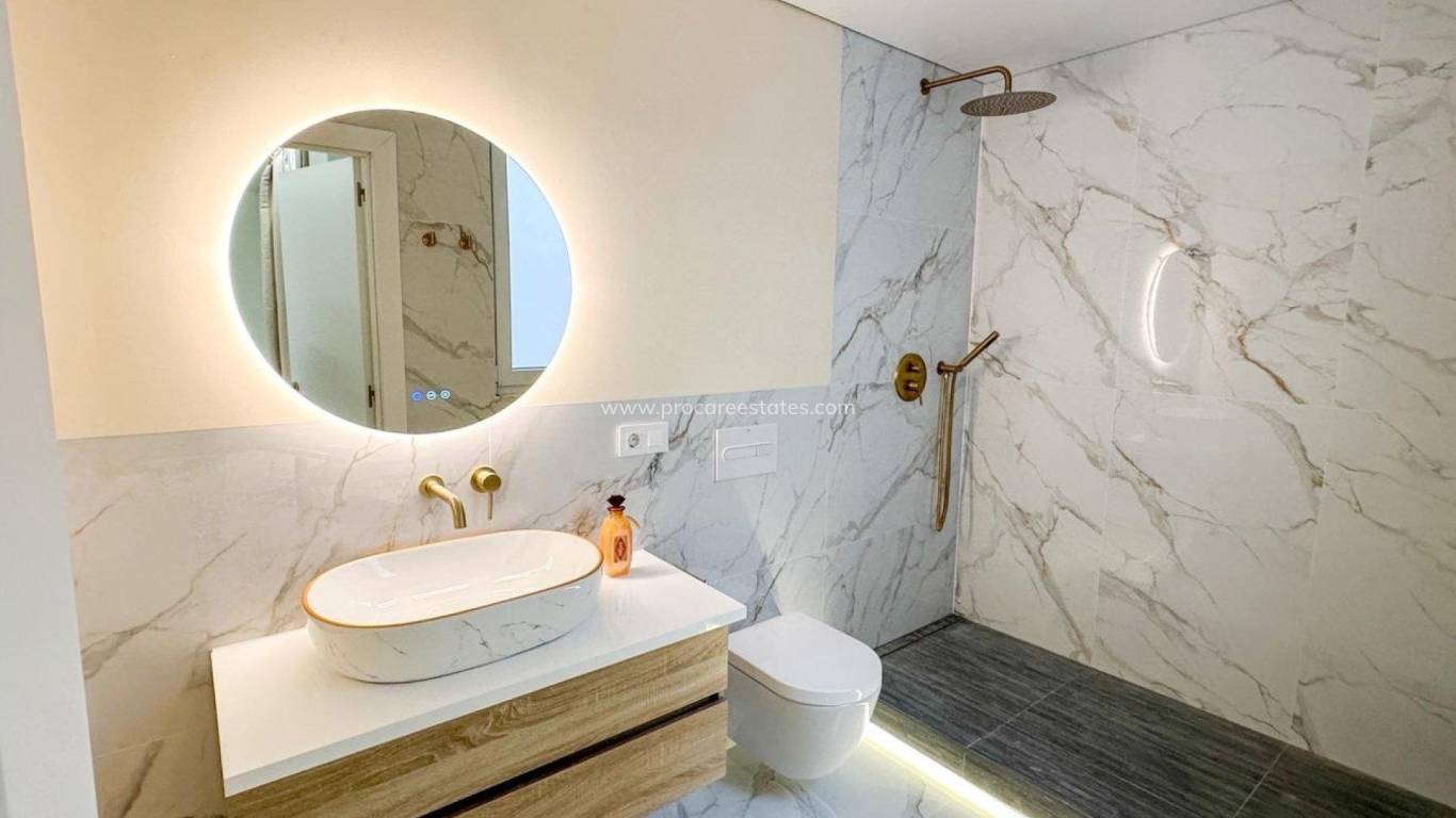 Resale - Apartment - Torrevieja - Acequion