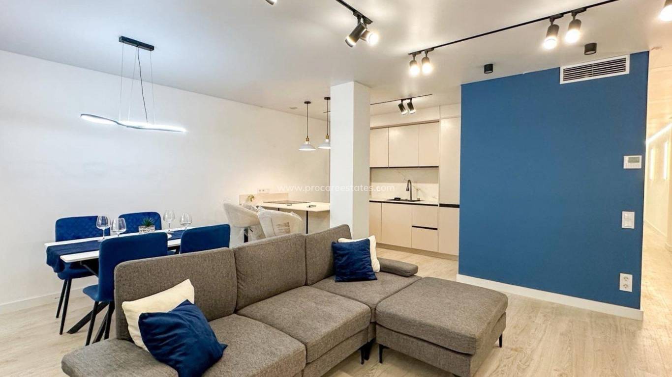 Resale - Apartment - Torrevieja - Acequion