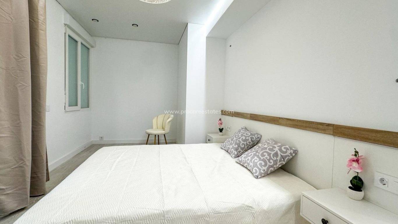 Resale - Apartment - Torrevieja - Acequion