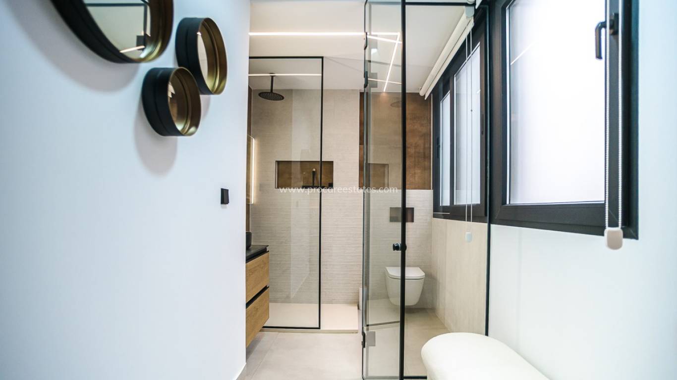 Resale - Apartment - Torrevieja - Acequion