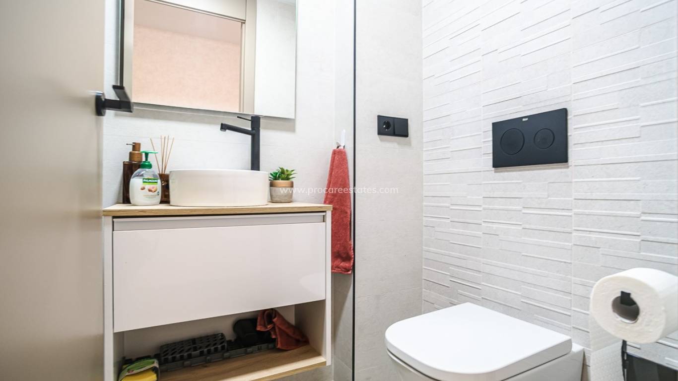 Resale - Apartment - Torrevieja - Acequion