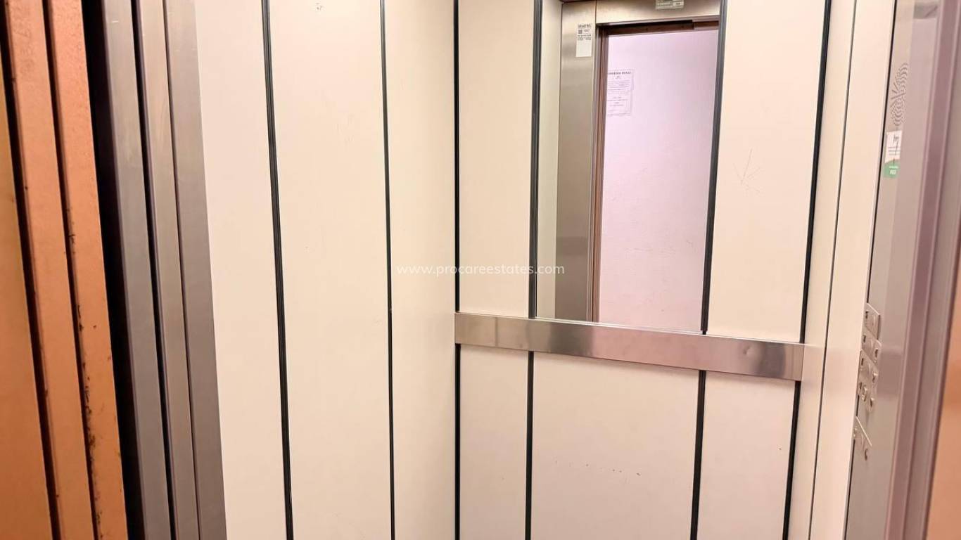 Resale - Apartment - Torrevieja - Acequion