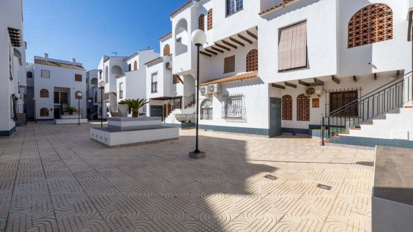 Resale - Apartment - Torrevieja - Acequion