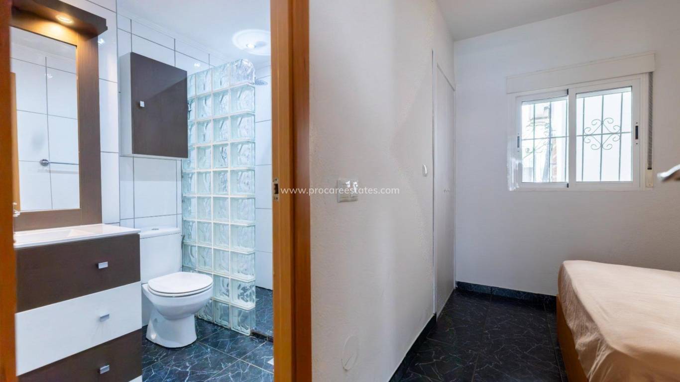 Resale - Apartment - Torrevieja - Acequion