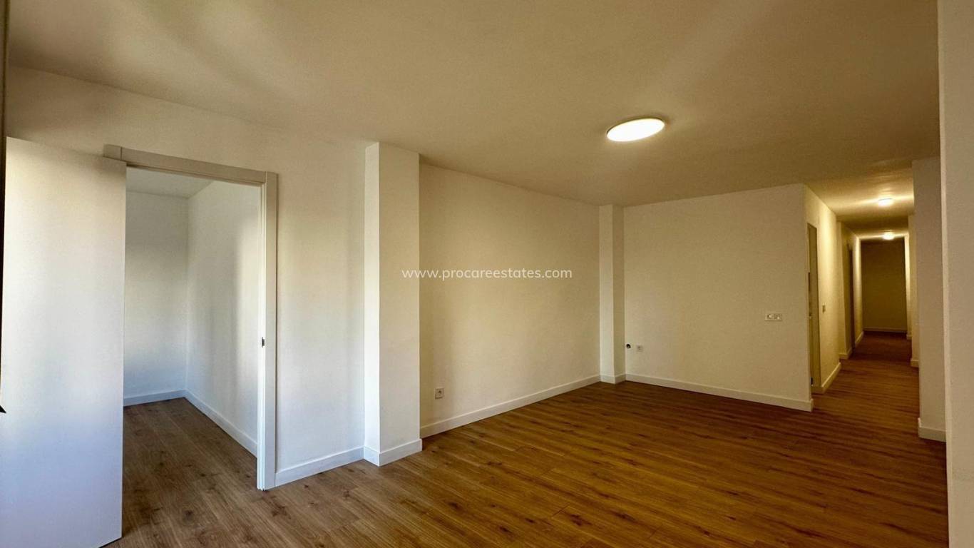 Resale - Apartment - Torrevieja - Acequion