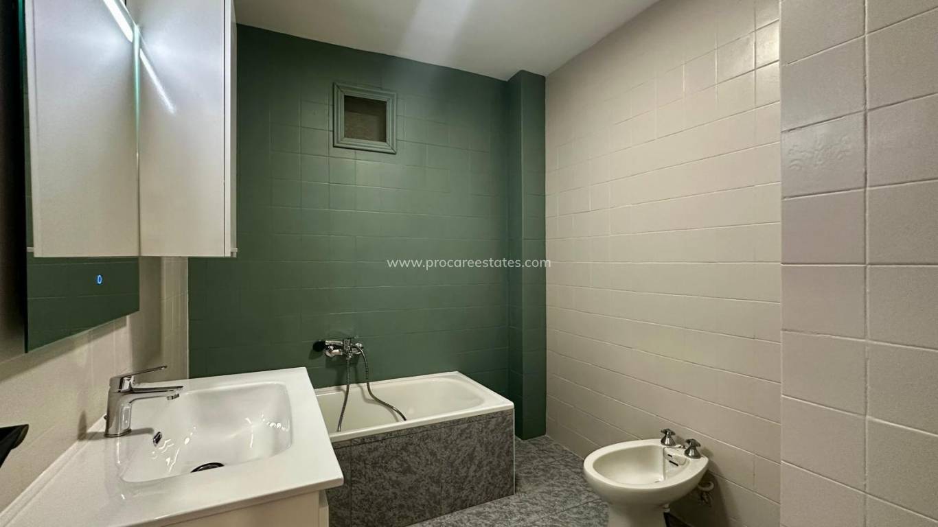 Resale - Apartment - Torrevieja - Acequion