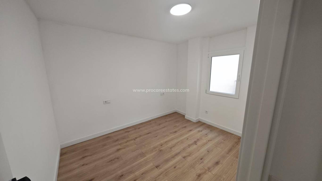 Resale - Apartment - Torrevieja - Acequion