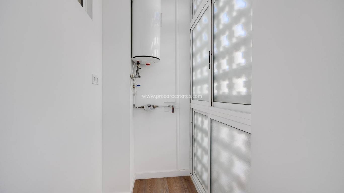 Resale - Apartment - Torrevieja - Acequion