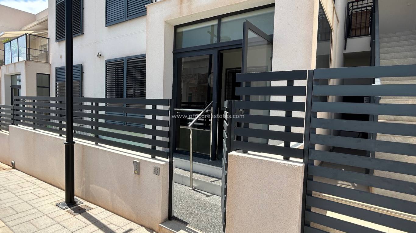 Resale - Apartment - Torrevieja - Aguas Nuevas