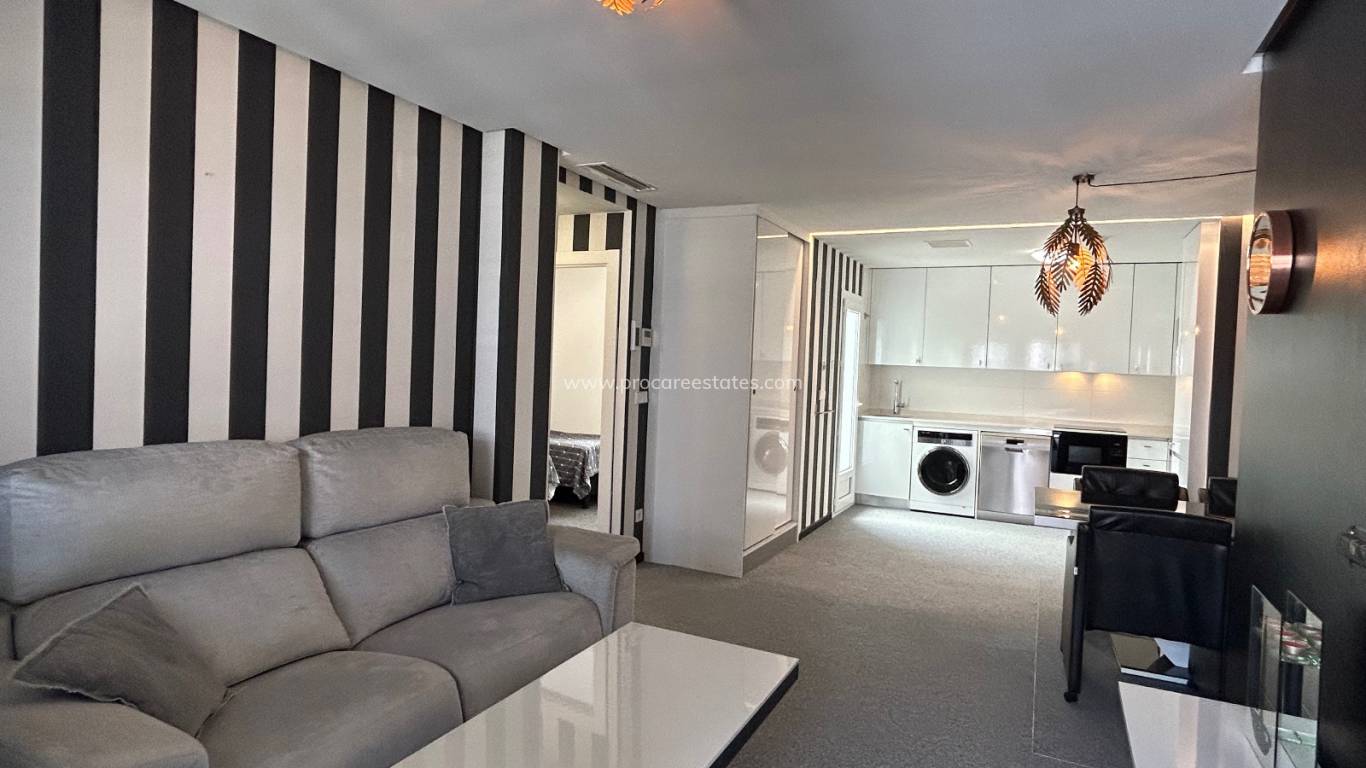 Resale - Apartment - Torrevieja - Aguas Nuevas