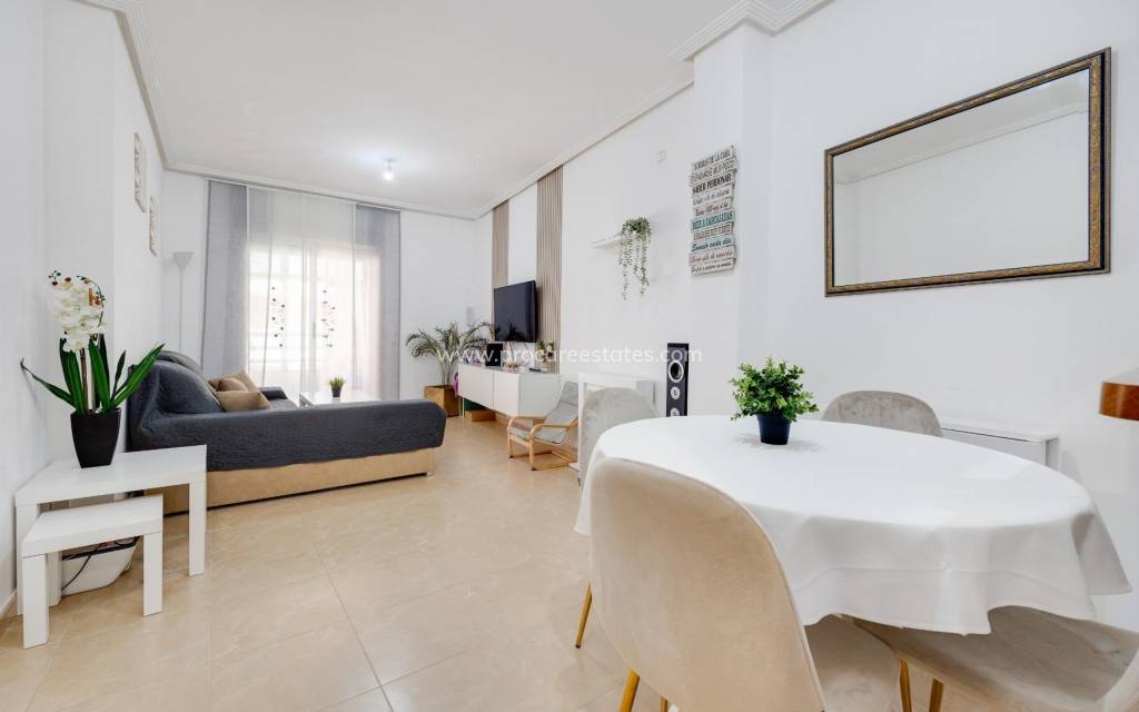 Resale - Apartment - Torrevieja - Aguas Nuevas