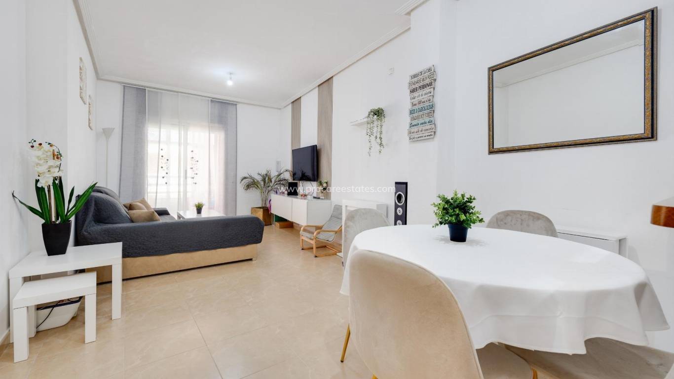 Resale - Apartment - Torrevieja - Aguas Nuevas