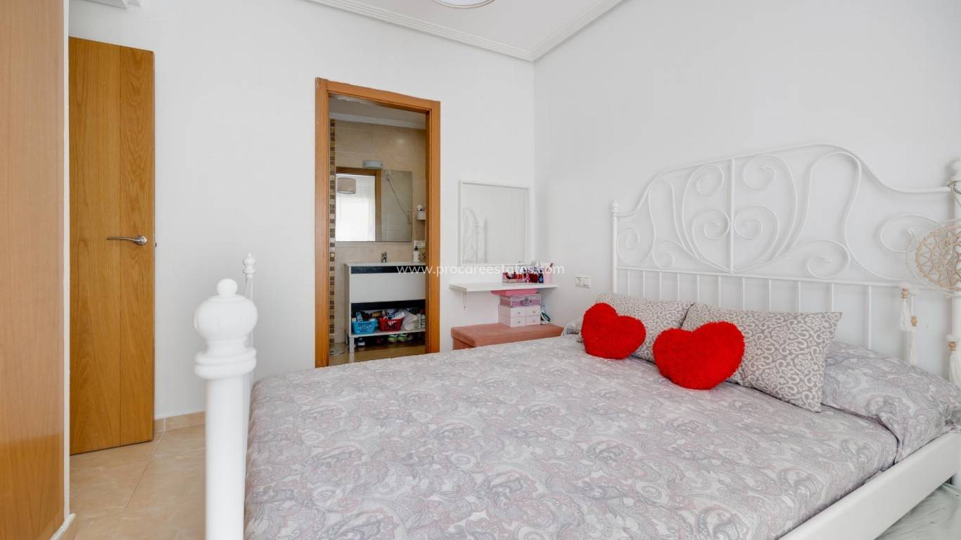 Resale - Apartment - Torrevieja - Aguas Nuevas