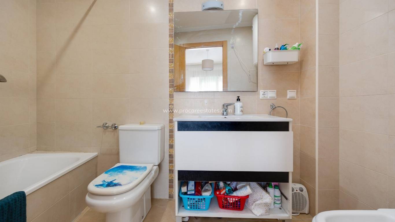 Resale - Apartment - Torrevieja - Aguas Nuevas