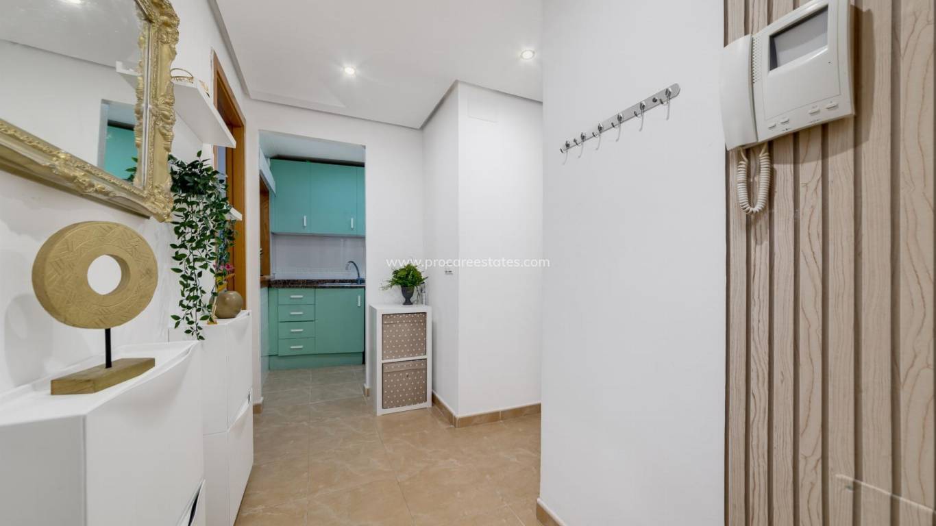 Resale - Apartment - Torrevieja - Aguas Nuevas