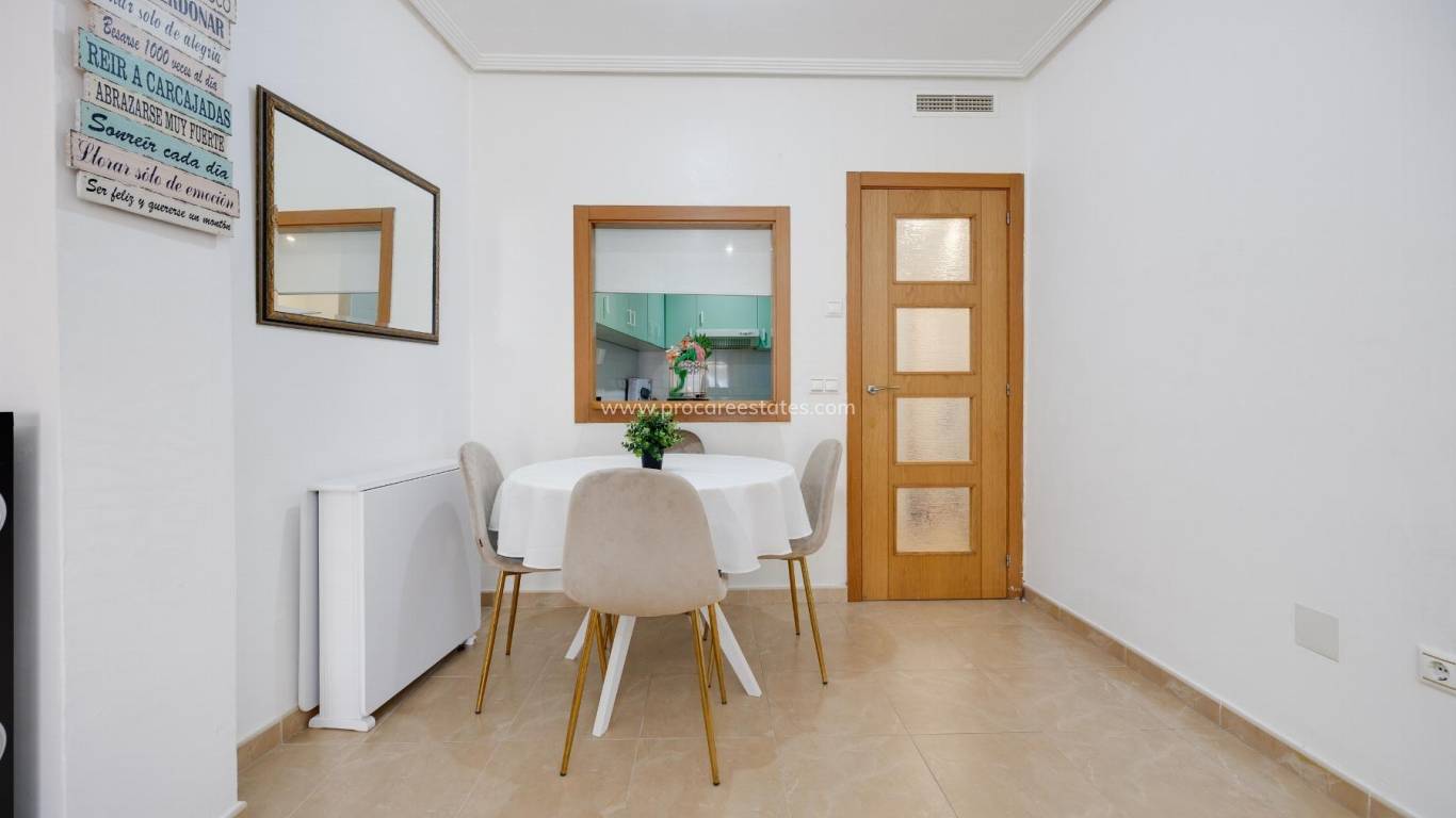 Resale - Apartment - Torrevieja - Aguas Nuevas