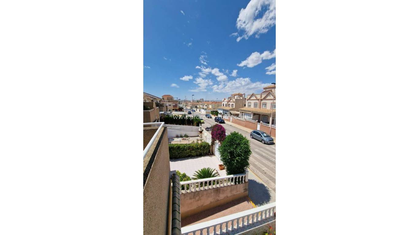 Resale - Apartment - Torrevieja - Aguas Nuevas